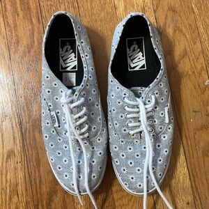 Adorable daisy vans
